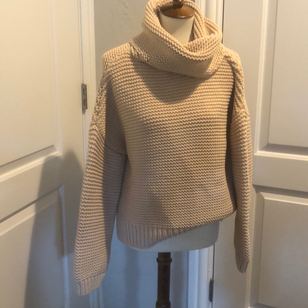 ZARA Beige crocheted sweater